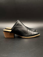 Universal Thread Black Pointed Toe Mules