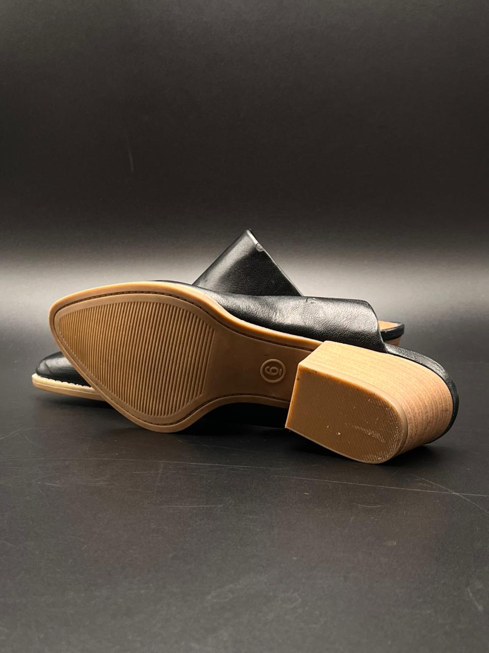 Universal Thread Black Pointed Toe Mules