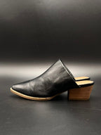 Universal Thread Black Pointed Toe Mules