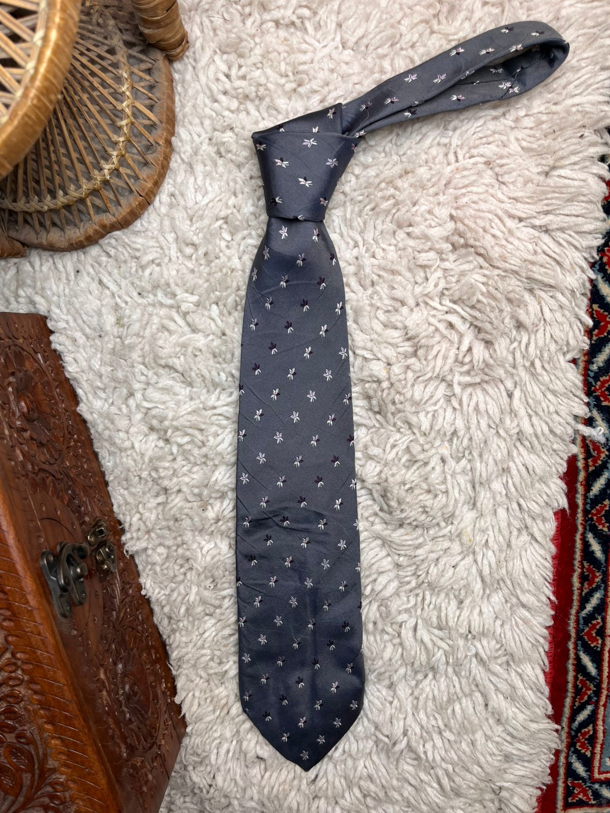 Eterna Excellent Dark Gray Silk Embroidered Floral Star Pattern Tie