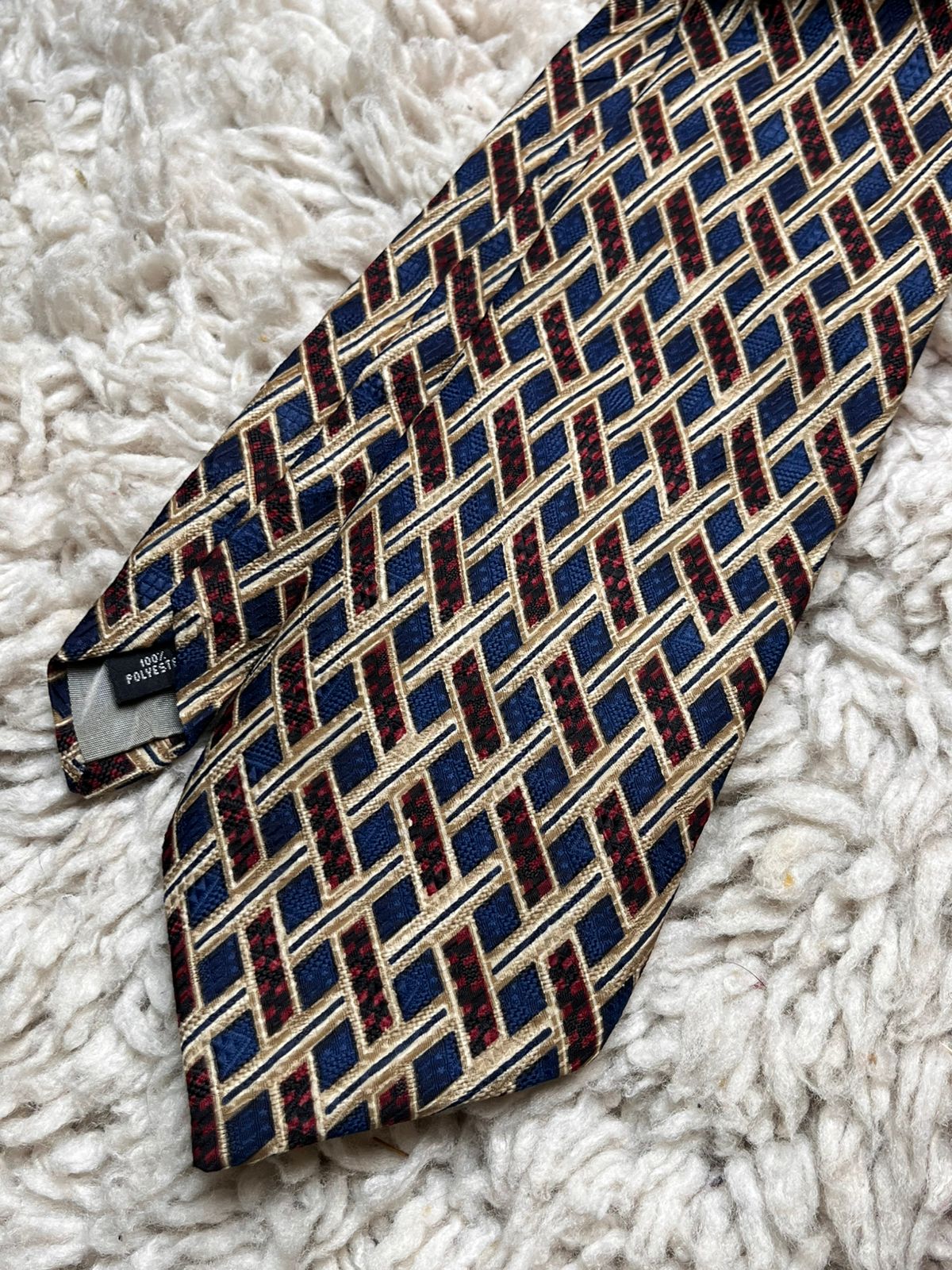 Vicenza Lattice Geometric Diamond Pattern TIE