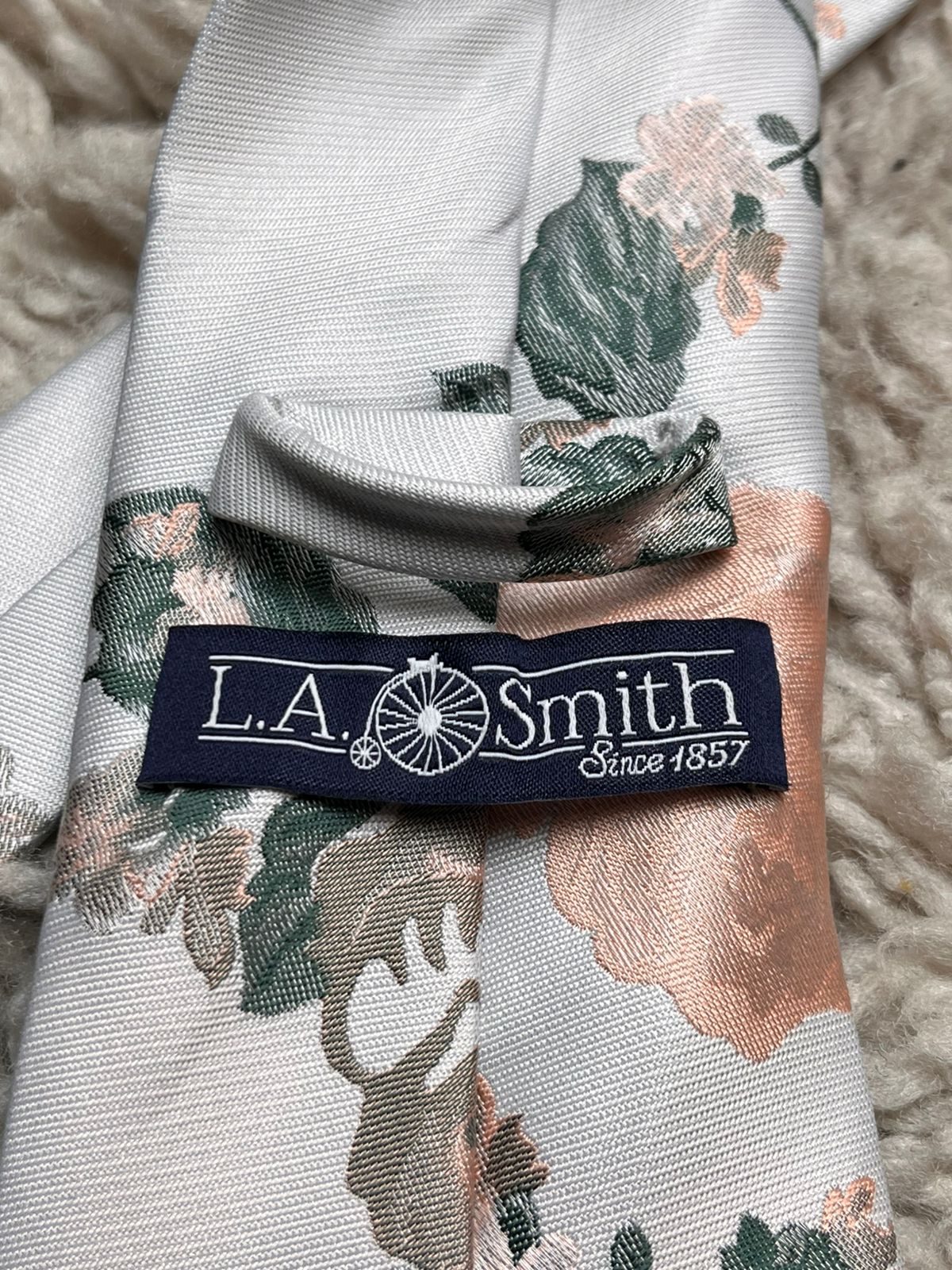 L.A. SMITH Silver White Peach Floral Rose TIE