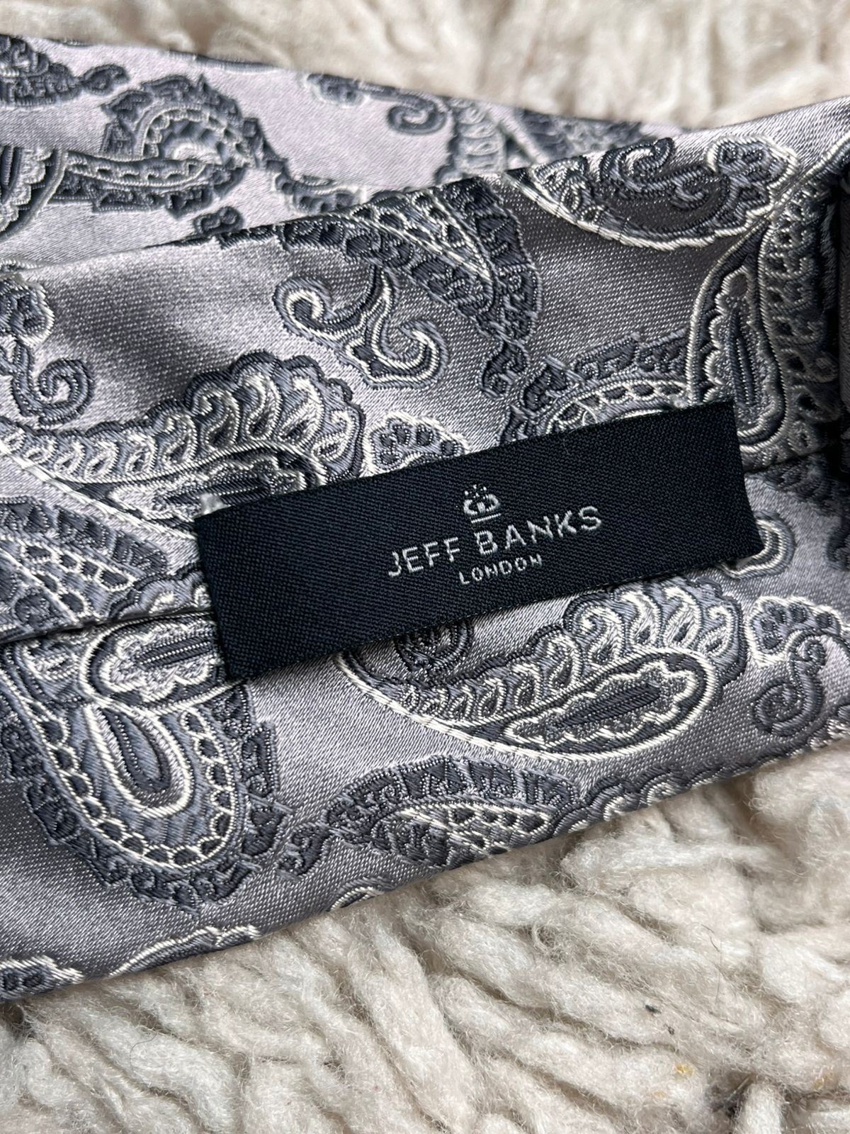 JEFF BANKS London Silver Grey Silk Paisley Pattern TIE