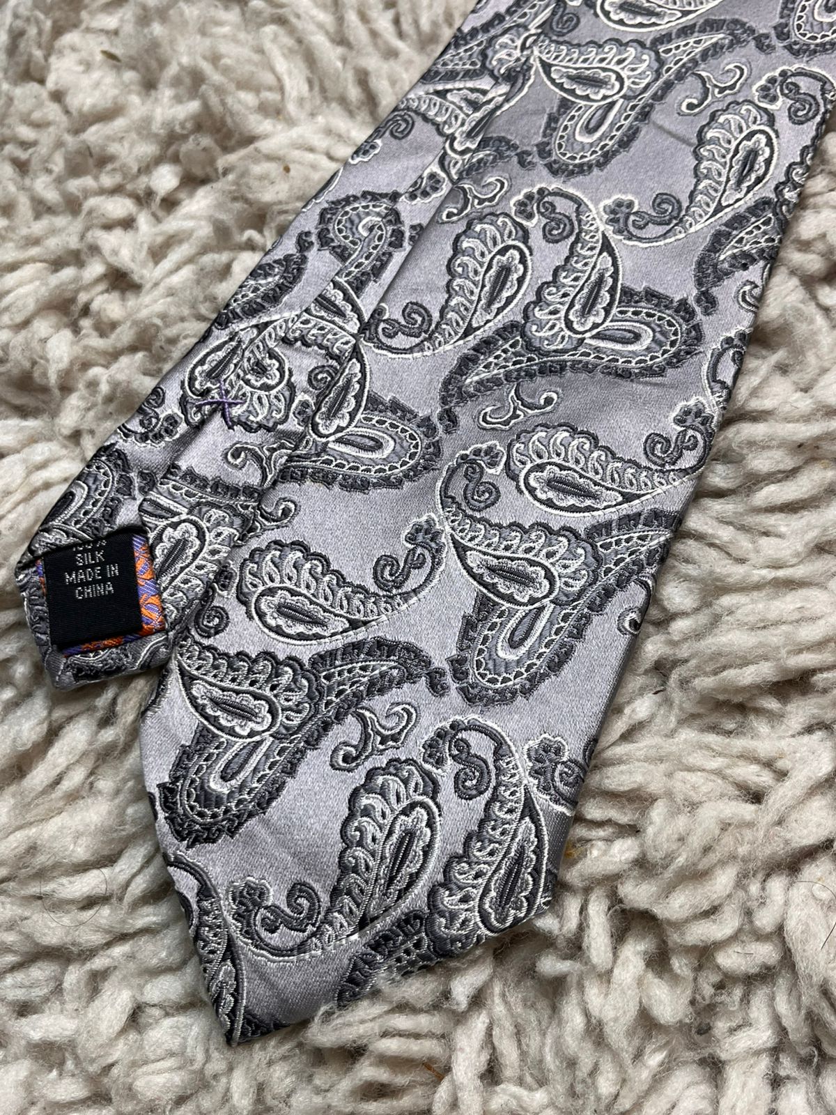 JEFF BANKS London Silver Grey Silk Paisley Pattern TIE