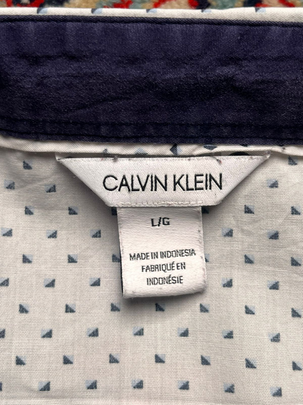 CALVIN KLEIN Geometric Triangle Print Button Down Shirt