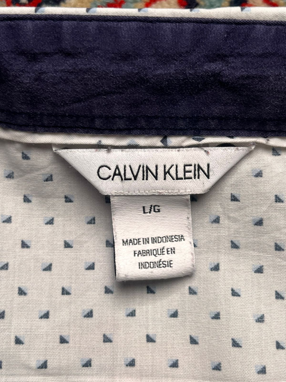 CALVIN KLEIN Geometric Triangle Print Button Down Shirt