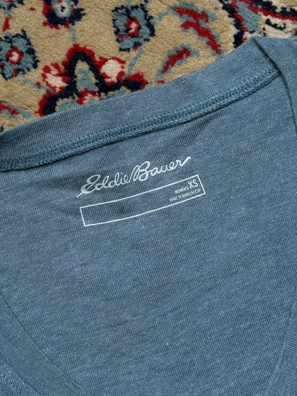 EDDIE BAUER FITTED V NECK TEE