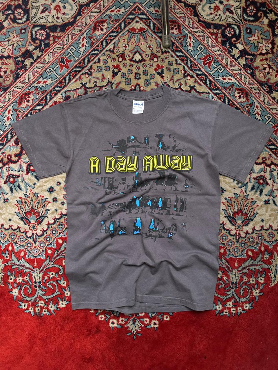 VINTAGE GILDAN PRINTED TEE