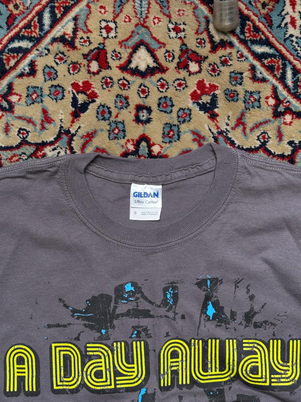 VINTAGE GILDAN PRINTED TEE