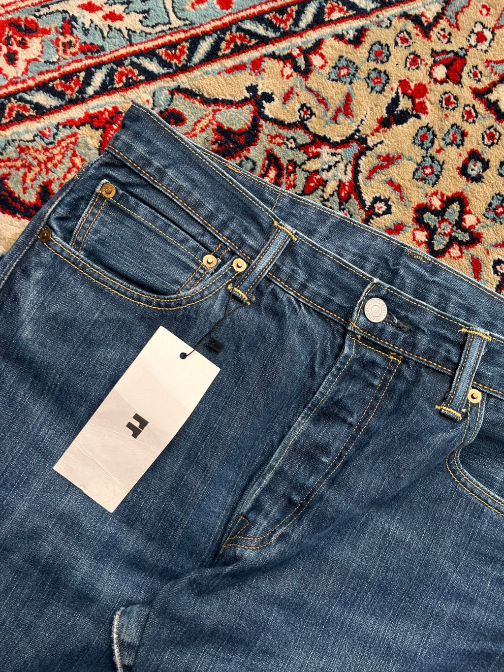 LEVIS 501 ORIGINAL STRAIGHT FIT DARK WASH DENIM JEANS - 34