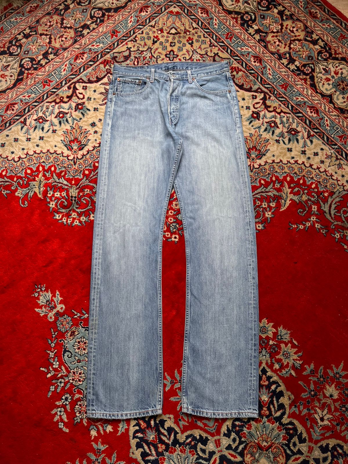 LEVIS 501 Light Wash Straight FIT Jeans - 32