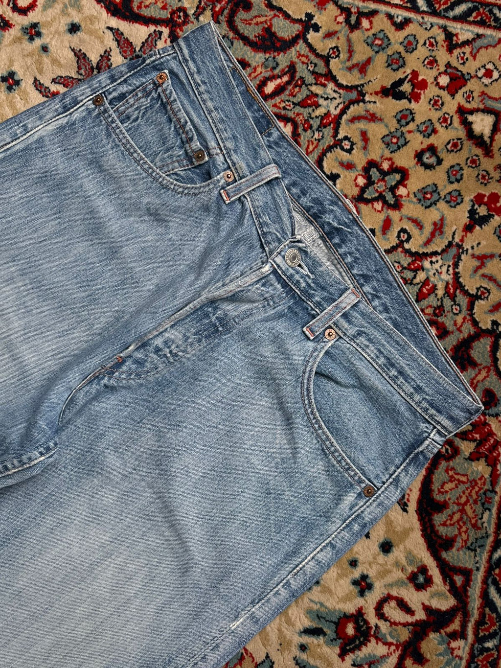 LEVIS 501 Light Wash Straight FIT Jeans - 32