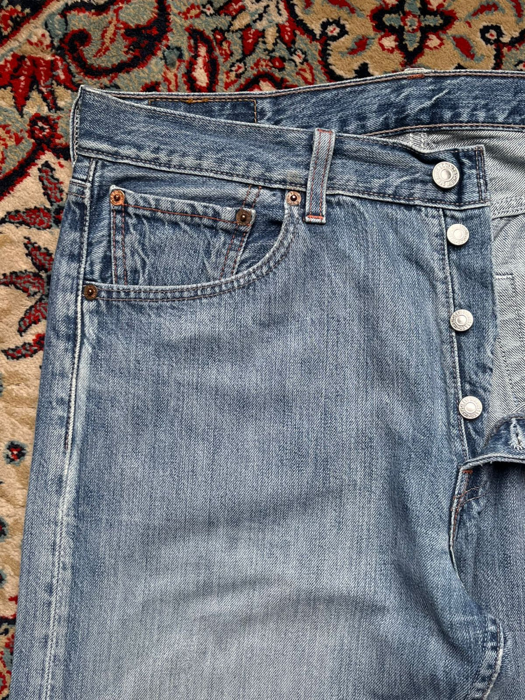 LEVIS 501 Light Wash Straight FIT Jeans - 32