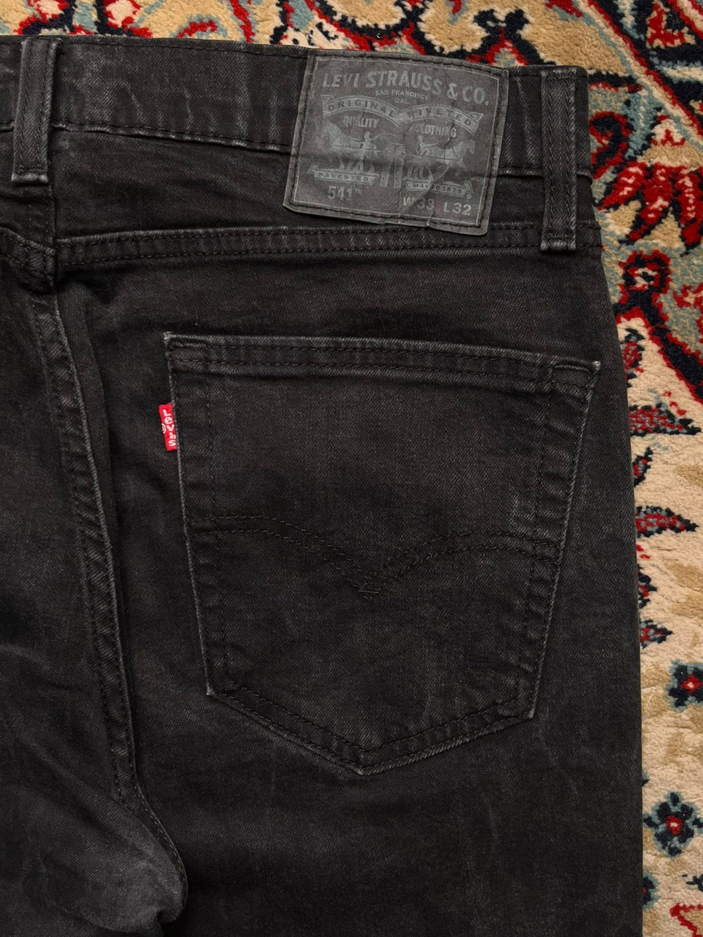 Levi’s 541 Athletic Taper STRAIGHT FIT Black Washed Jeans - 32