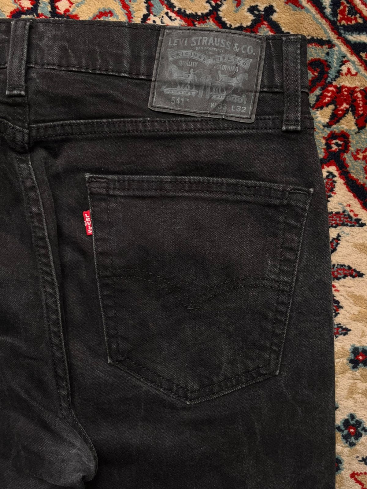 Levi’s 541 Athletic Taper STRAIGHT FIT Black Washed Jeans - 32