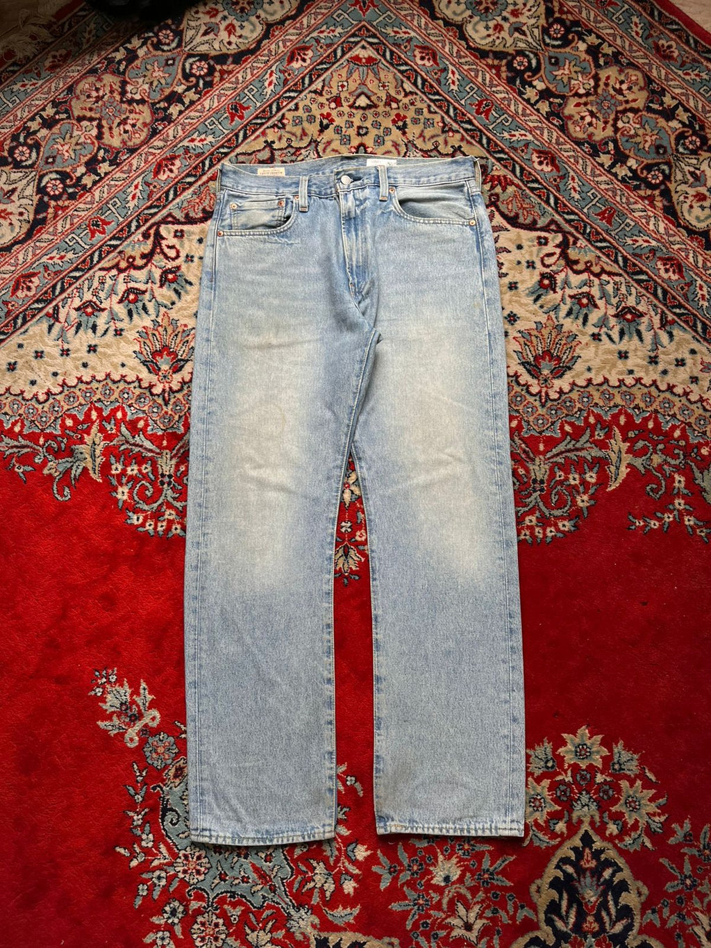 LEVI'S PREMIUM 551 AUTHENTIC STRAIGHT FIT LIGHT WASHed JEANS - 32