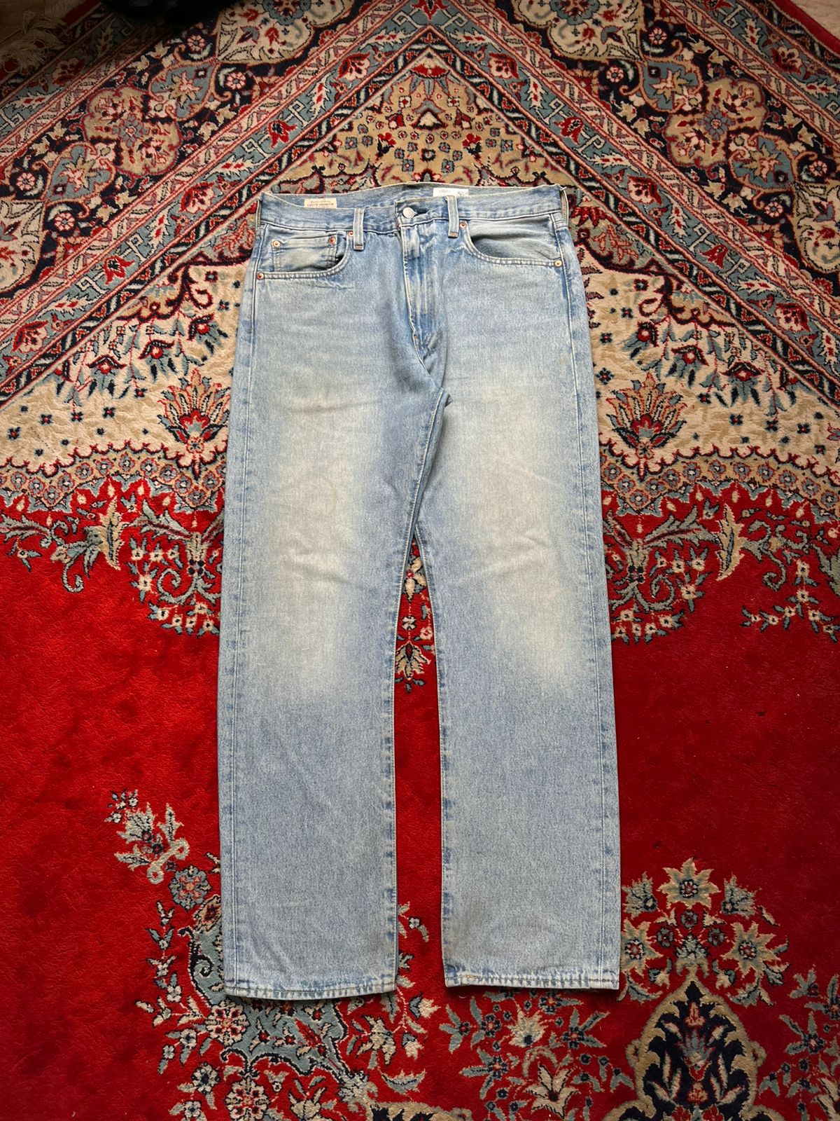 LEVI'S PREMIUM 551 AUTHENTIC STRAIGHT FIT LIGHT WASHed JEANS - 32