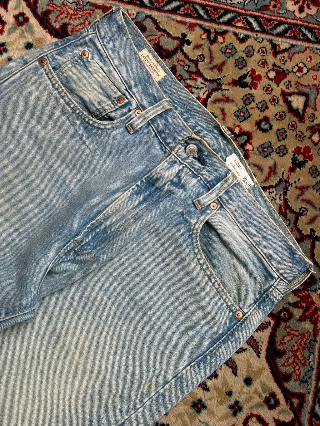 LEVI'S PREMIUM 551 AUTHENTIC STRAIGHT FIT LIGHT WASHed JEANS - 32