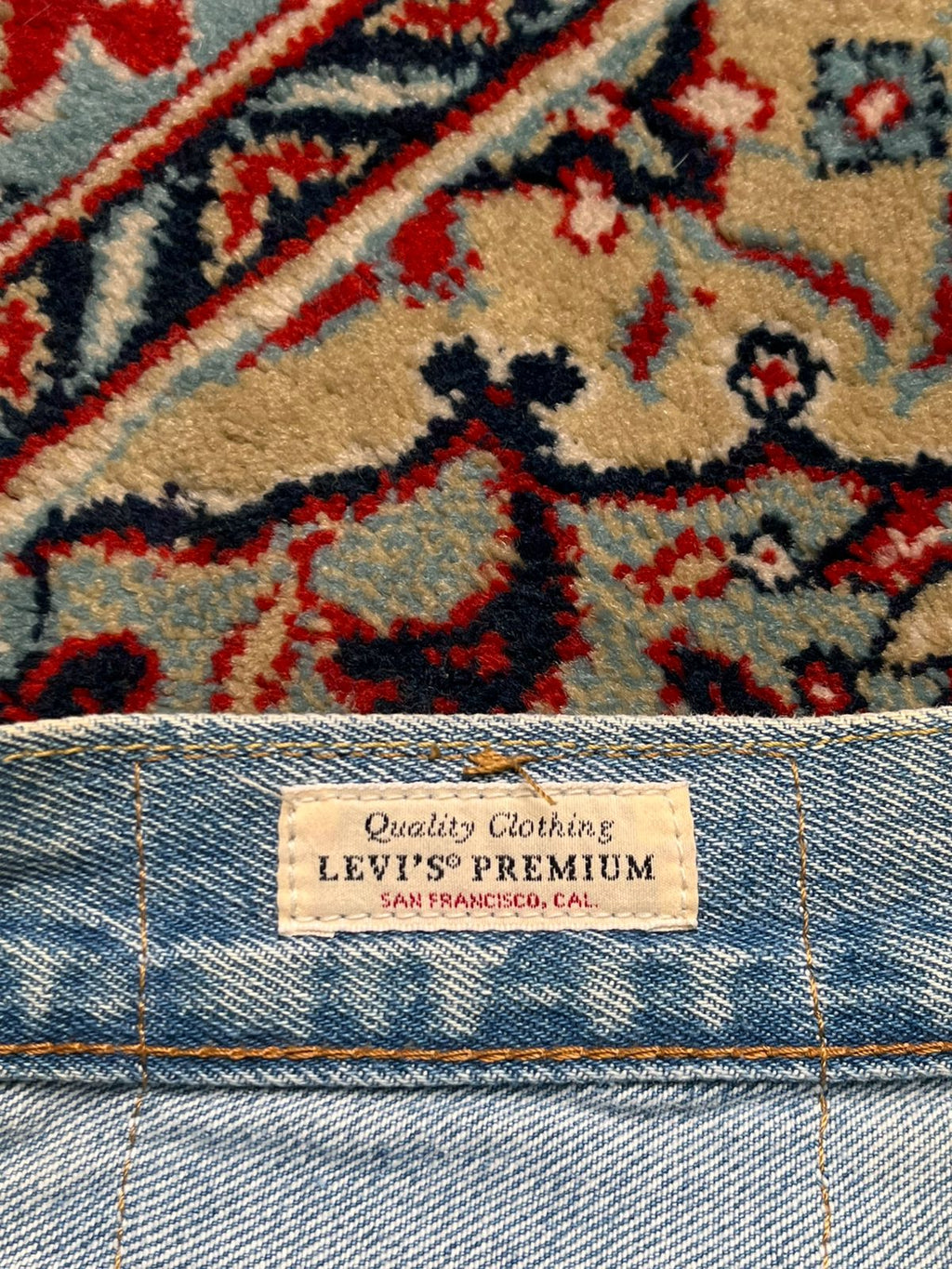 LEVI'S PREMIUM 551 AUTHENTIC STRAIGHT FIT LIGHT WASHed JEANS - 32