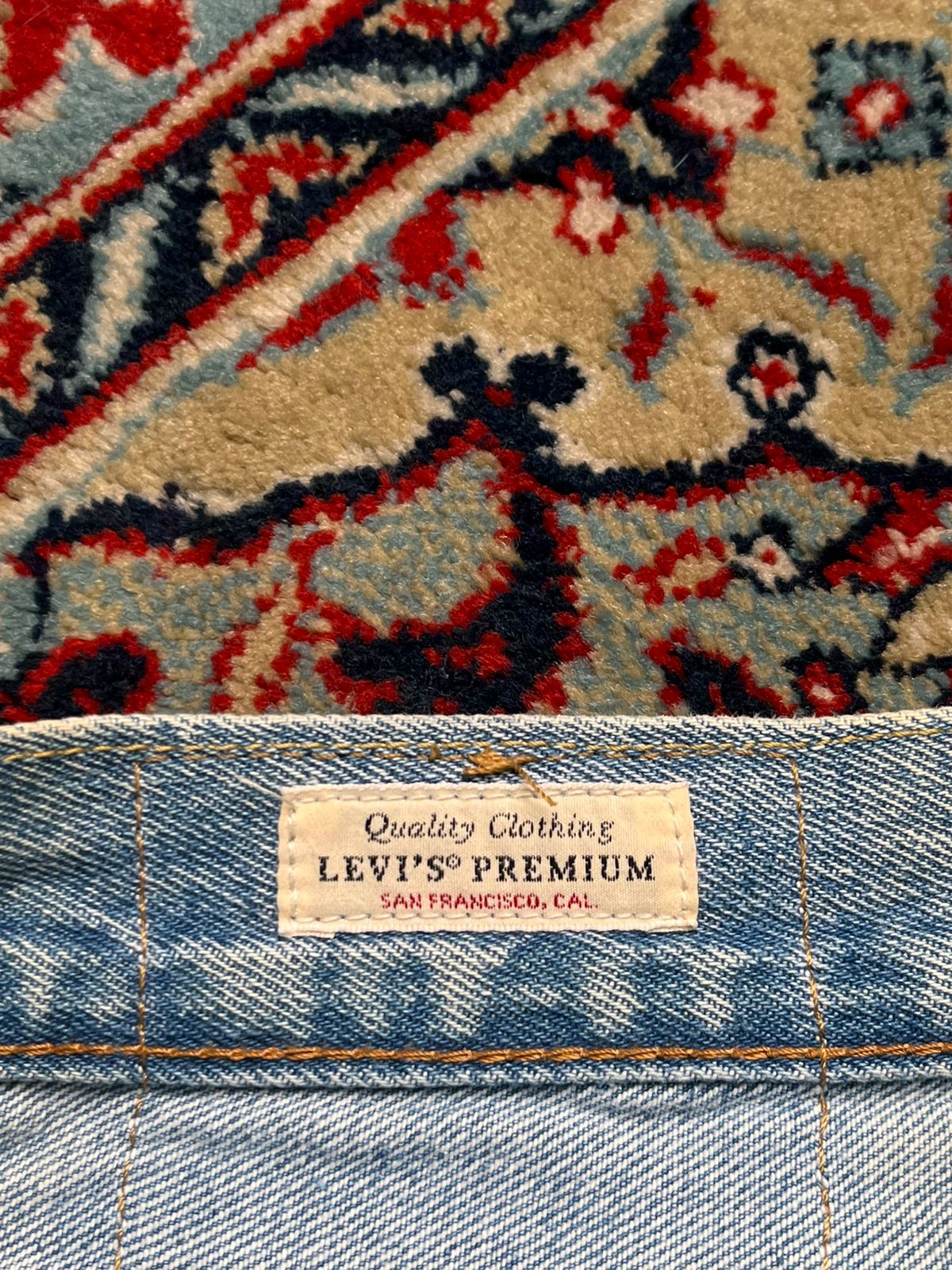LEVI'S PREMIUM 551 AUTHENTIC STRAIGHT FIT LIGHT WASHed JEANS - 32
