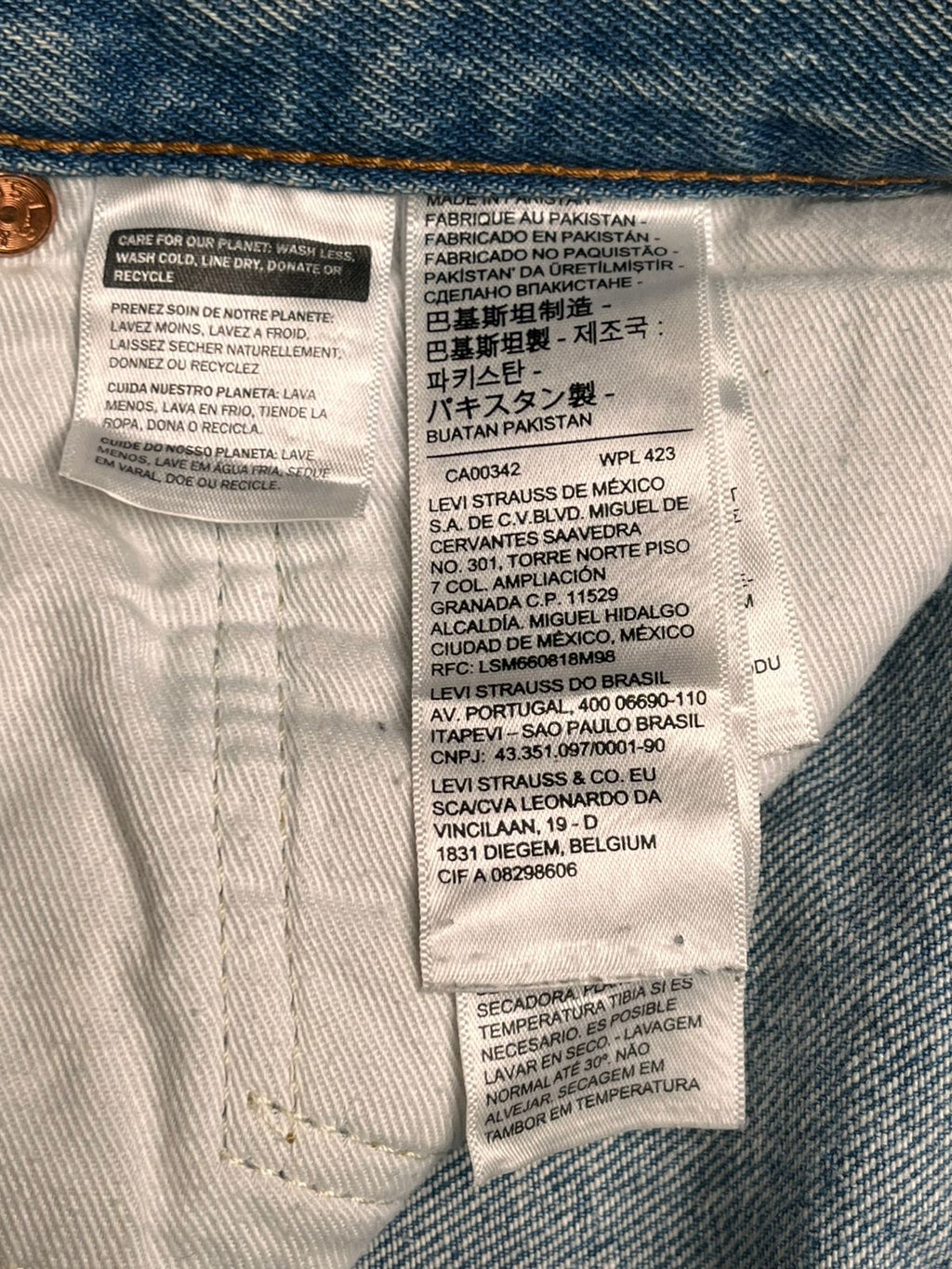 LEVI'S PREMIUM 551 AUTHENTIC STRAIGHT FIT LIGHT WASHed JEANS - 32