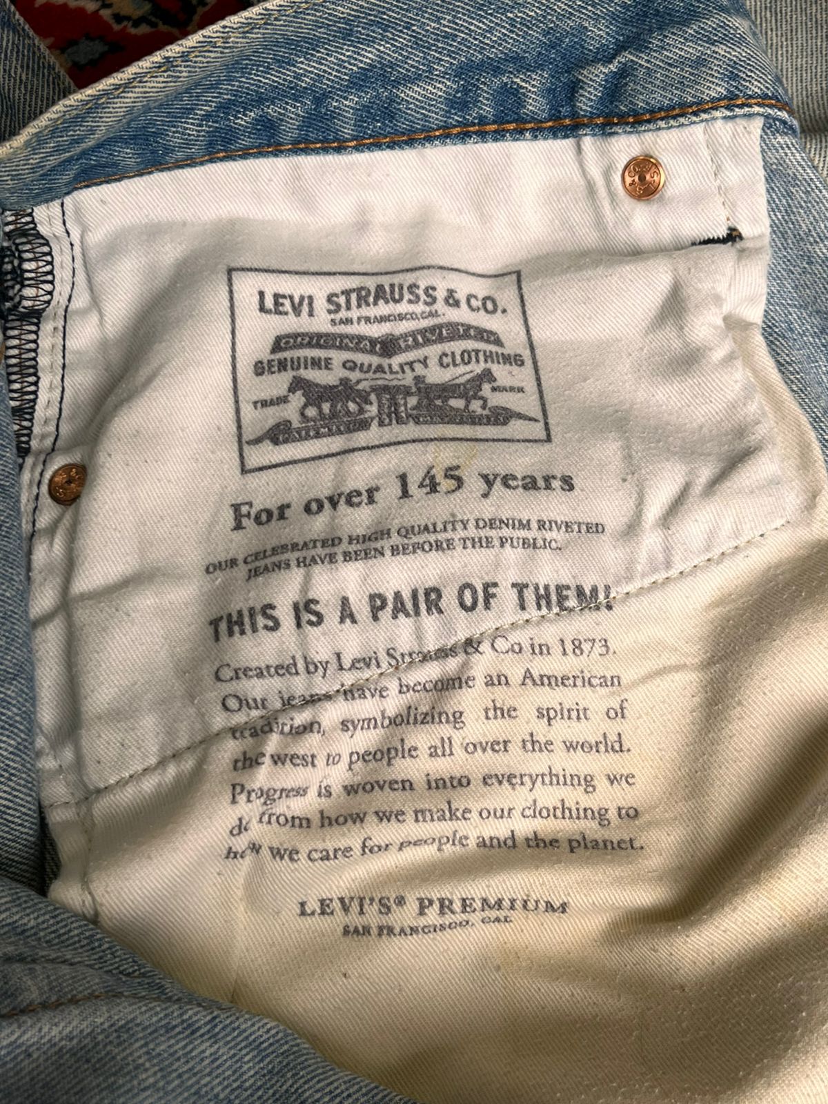 LEVI'S PREMIUM 551 AUTHENTIC STRAIGHT FIT LIGHT WASHed JEANS - 32