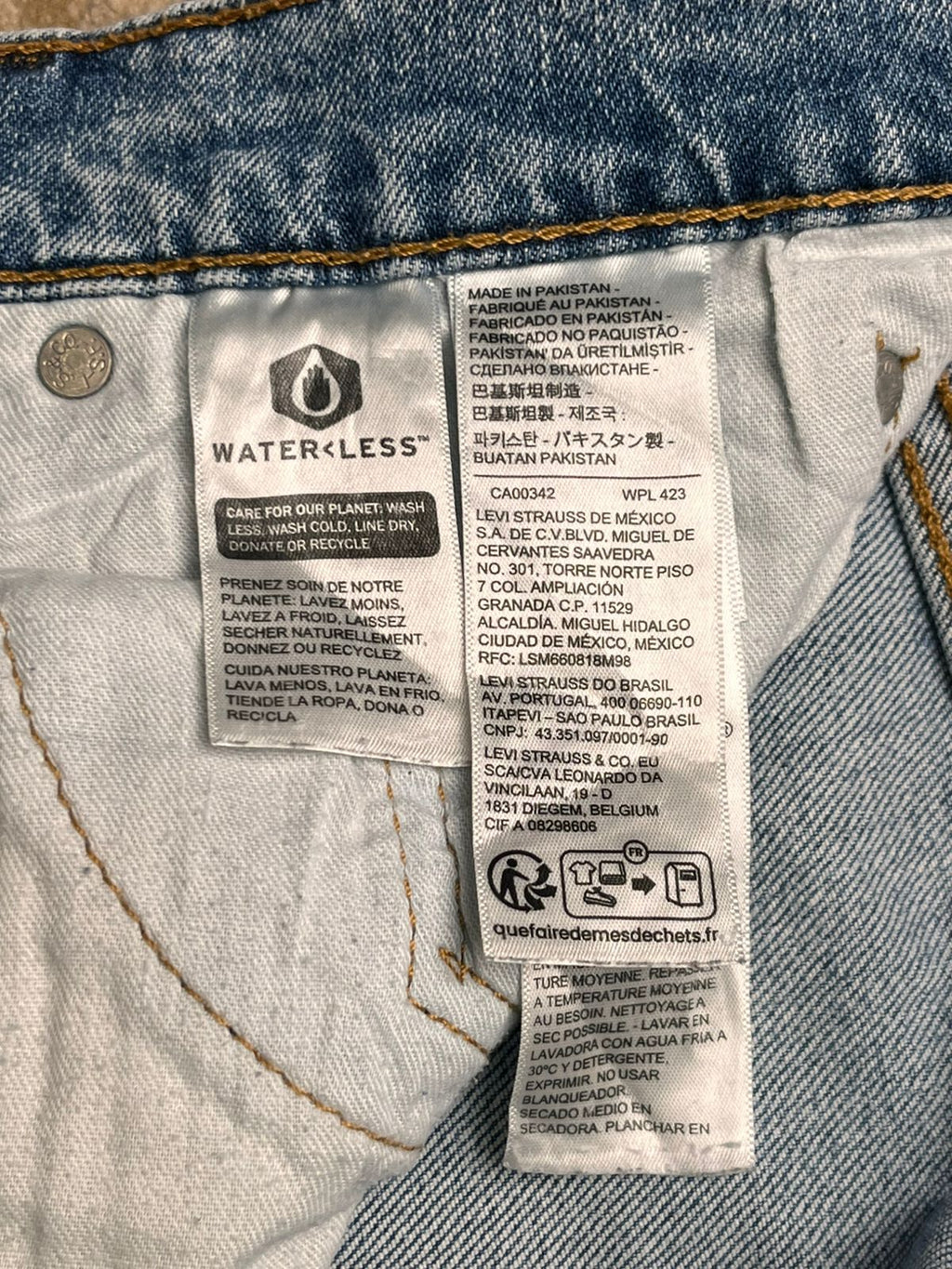 LEVI'S 502 REGULAR TAPER WATERLESS LIGHT WASH JEANS - 30