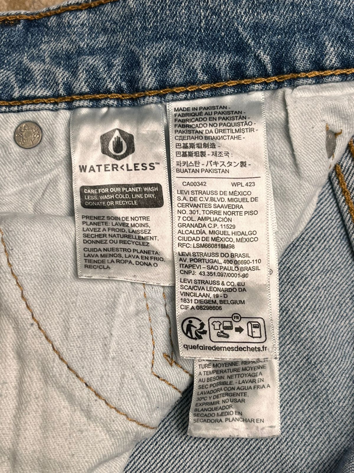 LEVI'S 502 REGULAR TAPER WATERLESS LIGHT WASH JEANS - 30