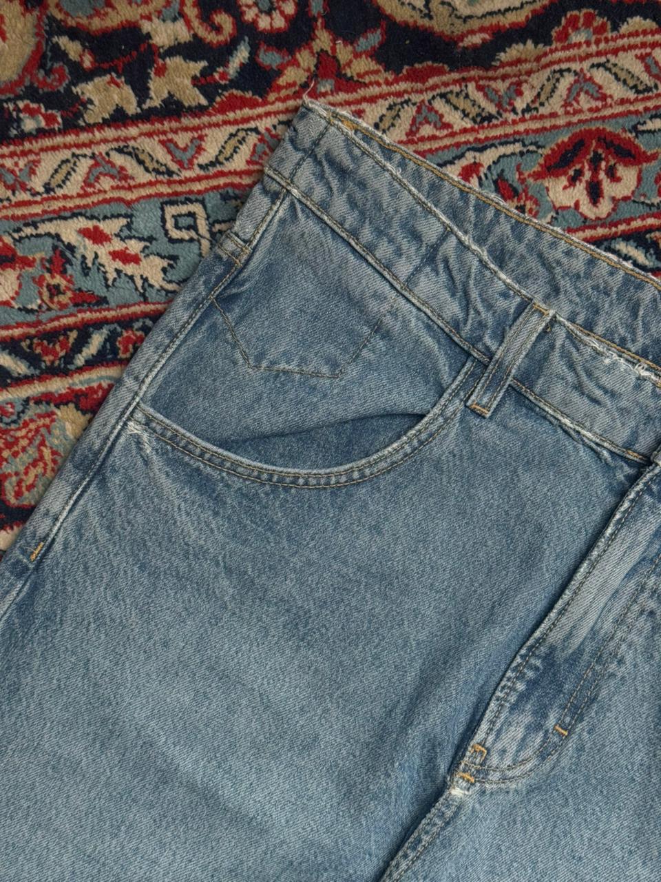 Vintage Light Washed BLUE Baggy Jeans - 32