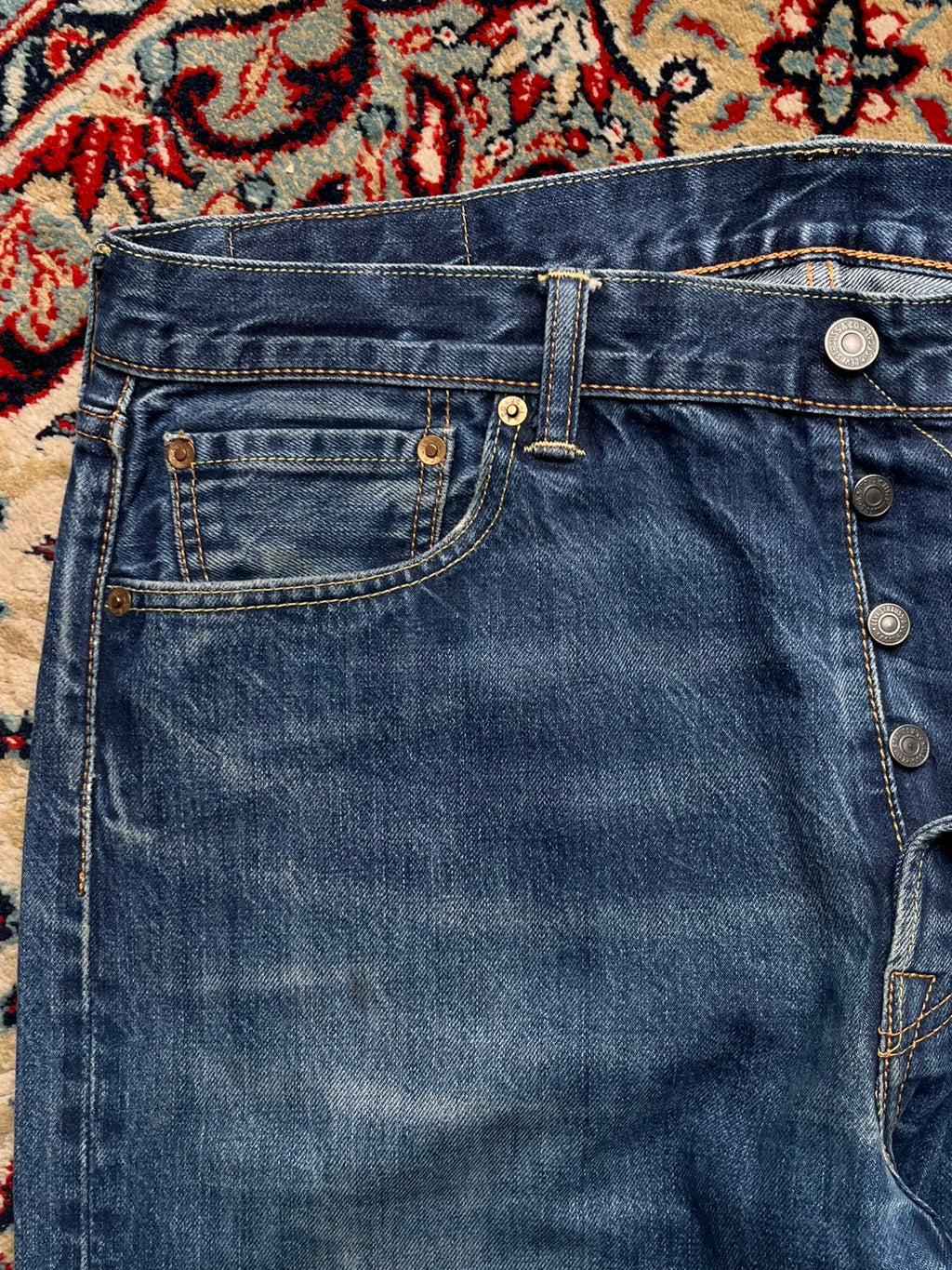Levi’s 501 Original Fit Medium-Washed BLUE Straight FIT Jeans - 34