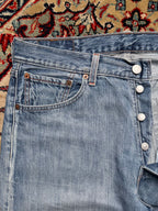 VINTAGE Levi’s 501 Original Fit Light Washed Blue Straight Fit Jeans - 32