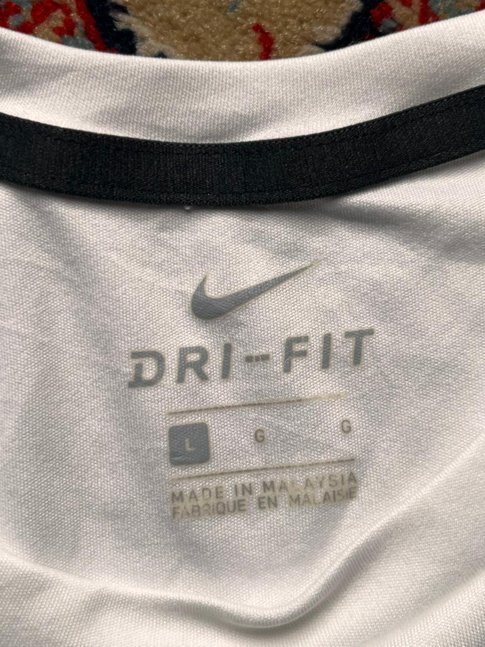 NIKE DRI-FIT ESSENTIAL WHITE PERFORMANCE ATHLETIC TEE - XL