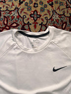NIKE DRI-FIT ESSENTIAL WHITE PERFORMANCE ATHLETIC TEE - XL