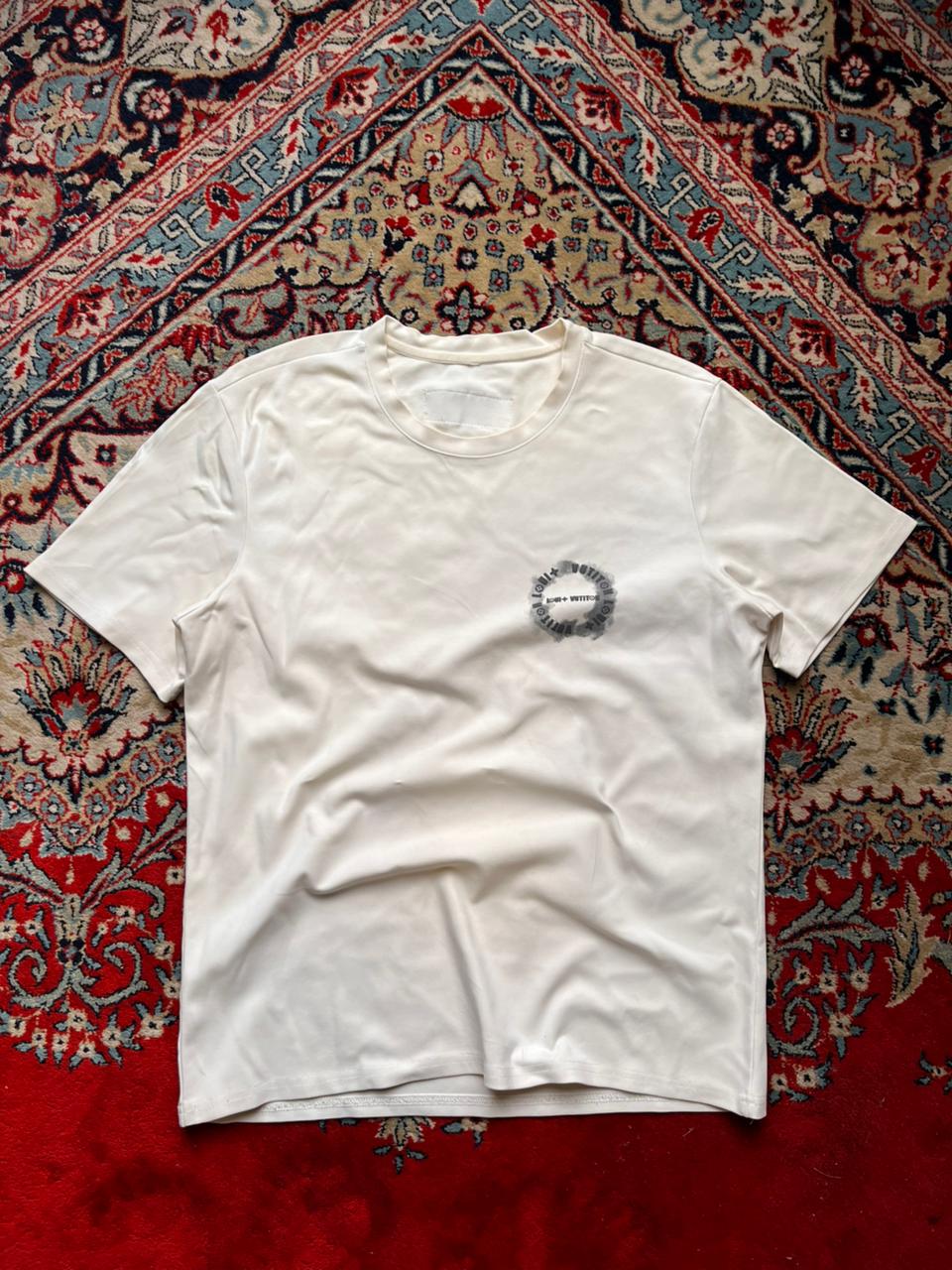 LOUIS VUITTON WHITE CIRCLE LOGO GRAPHIC RELAXED FIT TEE - L