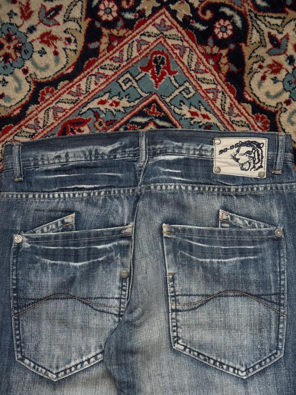 98-86 TIGER PATCH BLUE WASHED Relaxed-BOOTCUT FIT JEANS - 30