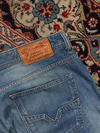 DIESEL LARKEE INDUSTRY BLUE WASHED STRAIGHT FIT JEANS - 38