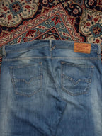 DIESEL LARKEE INDUSTRY BLUE WASHED STRAIGHT FIT JEANS - 38
