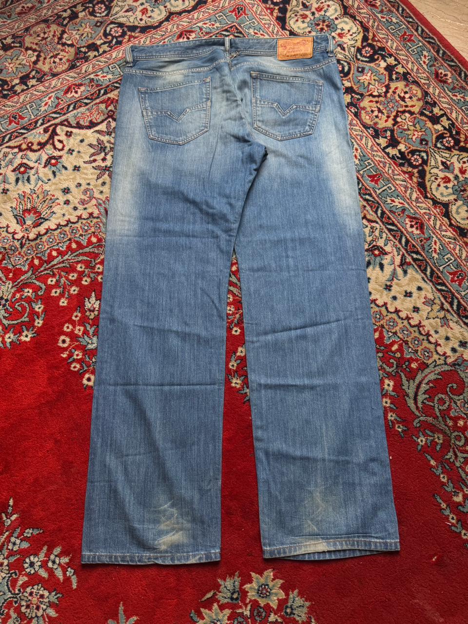 DIESEL LARKEE INDUSTRY BLUE WASHED STRAIGHT FIT JEANS - 38