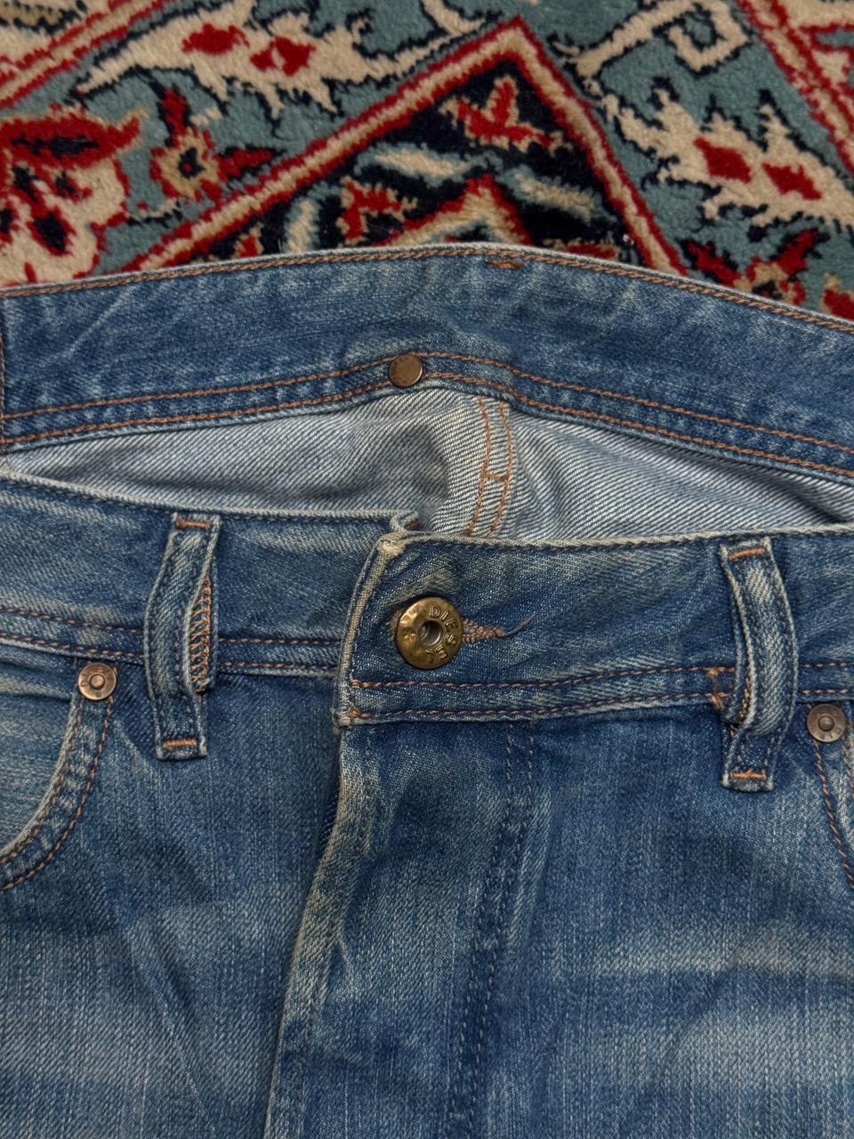 DIESEL LARKEE INDUSTRY BLUE WASHED STRAIGHT FIT JEANS - 38