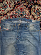 DIESEL LARKEE INDUSTRY BLUE WASHED STRAIGHT FIT JEANS - 38