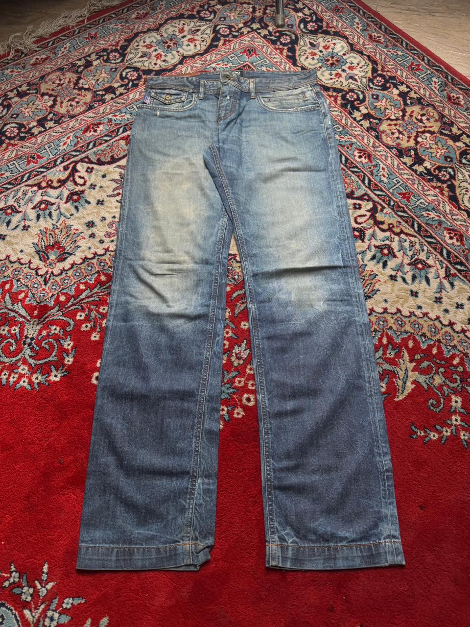 Vintage D&G Dolce & Gabbana Distressed Straight-BOOTCUT Fit Light Washed blue JEANS - 34