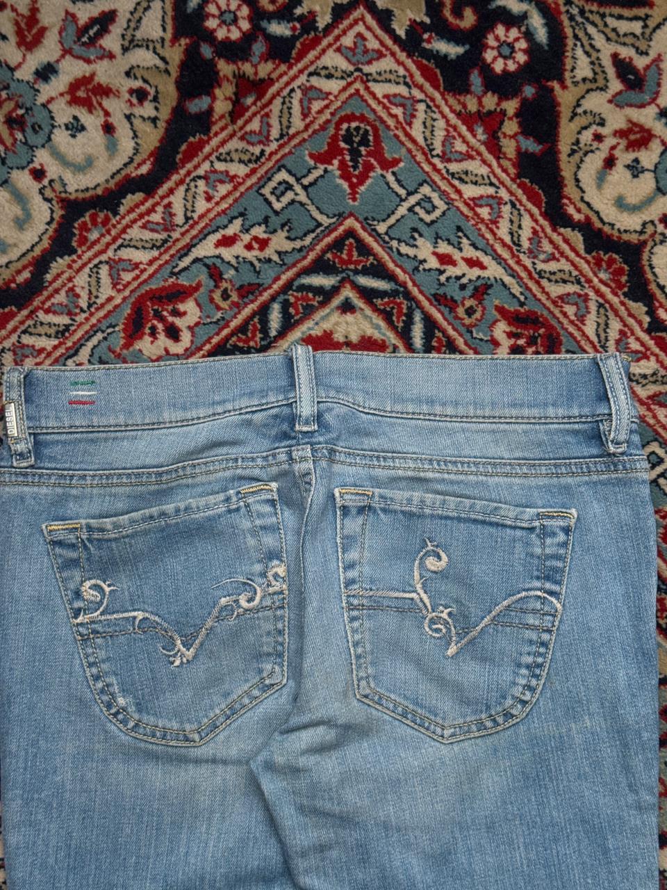 DIESEL LIGHT WASH EMBROIDERED STRAIGHT FIT JEANS - 28