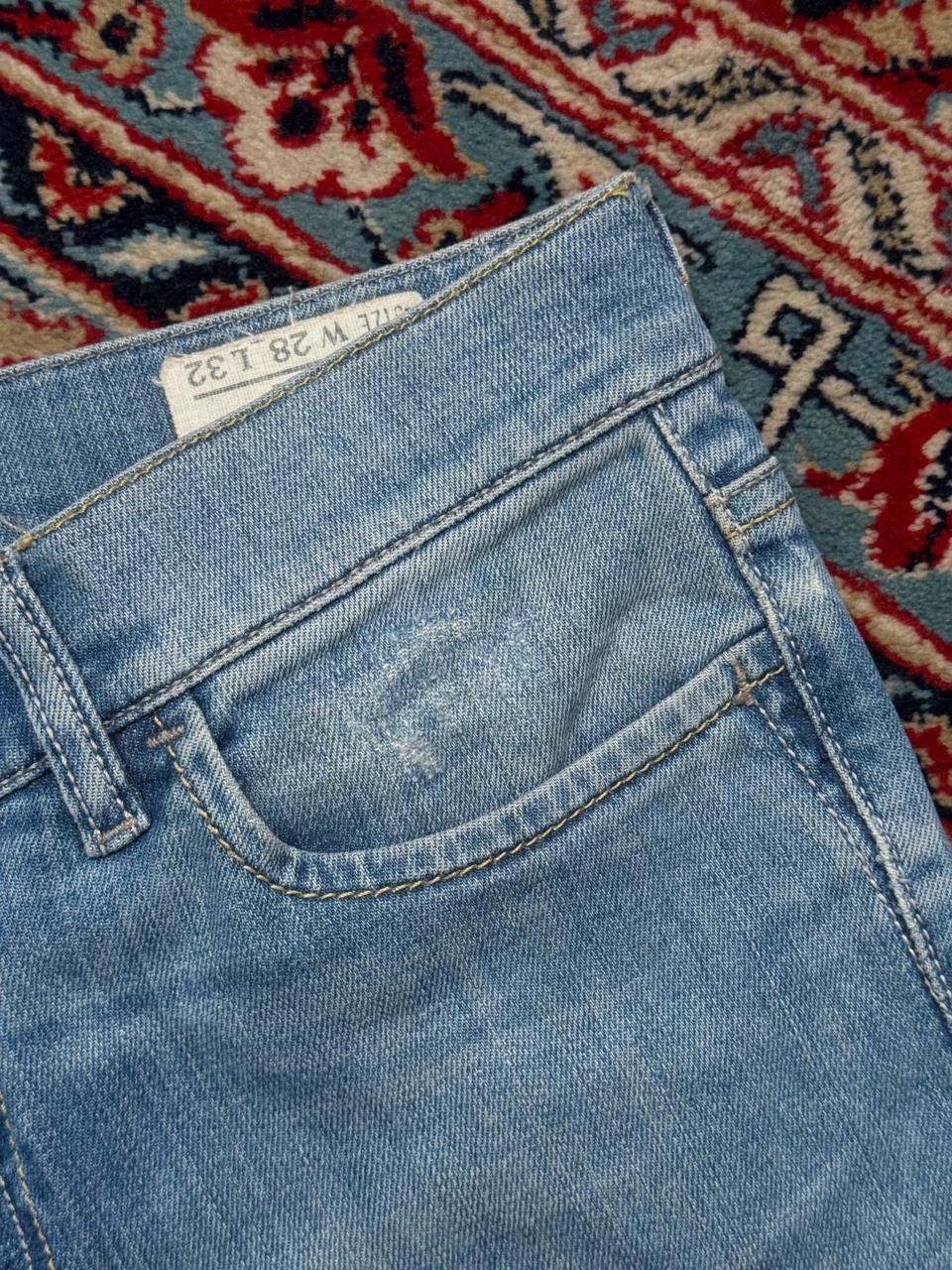 DIESEL LIGHT WASH EMBROIDERED STRAIGHT FIT JEANS - 28