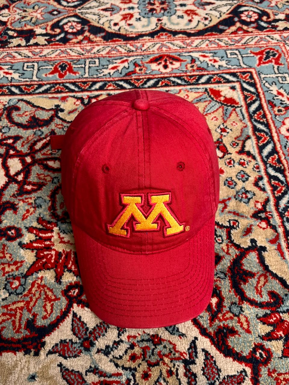 SIGNATURES UNIVERSITY OF MINNESOTA GOLDEN GOPHERS MAROON CAP