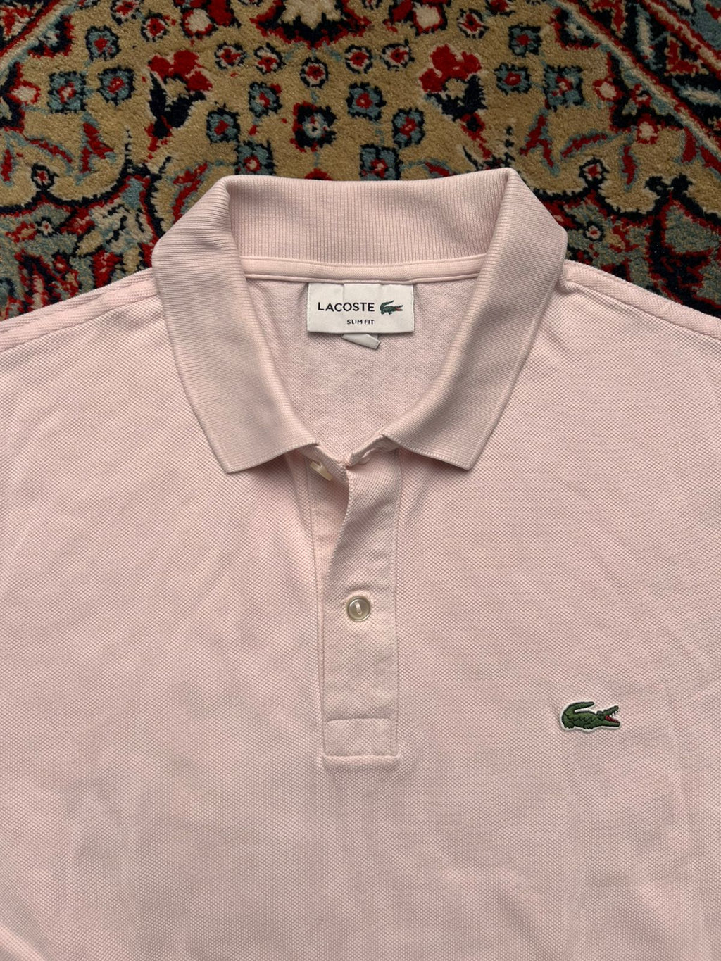 LACOSTE SLIM FIT ESSENTIAL PALE PINK POLO TEE - M