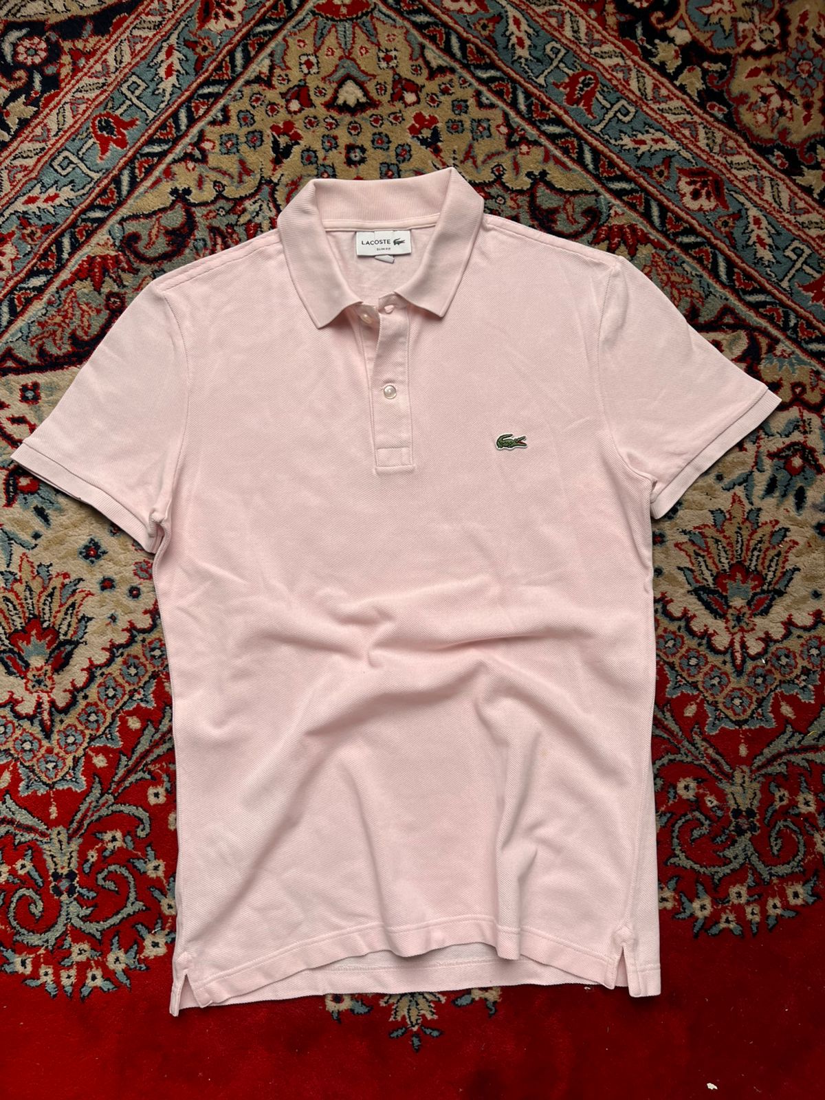 LACOSTE SLIM FIT ESSENTIAL PALE PINK POLO TEE - M