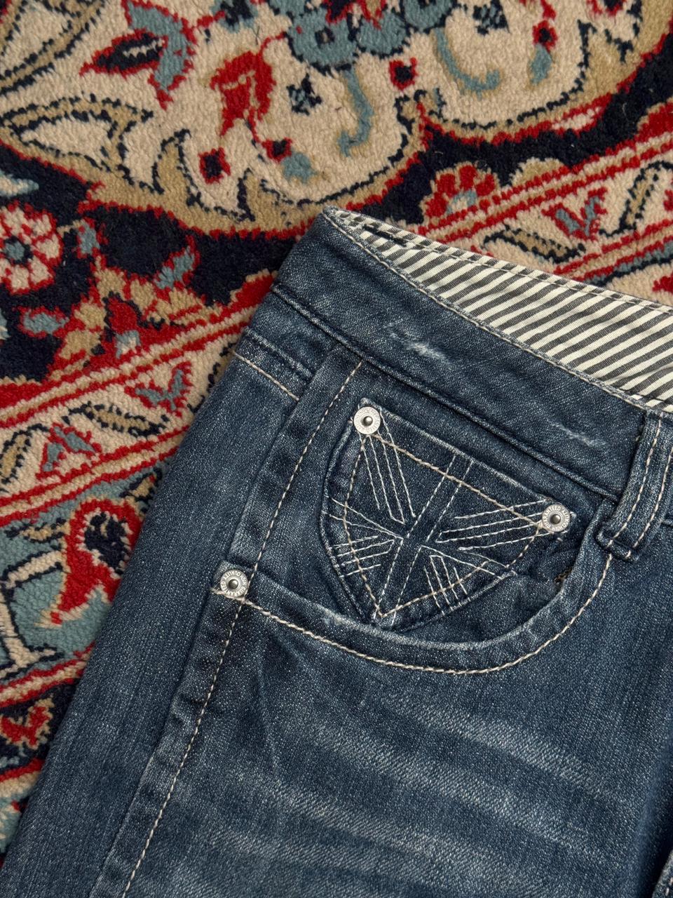 CAROUGE EXCELLENT WIDE FIT EMBROIDERED BACK POCKETS DARK WASH JEANS - 28