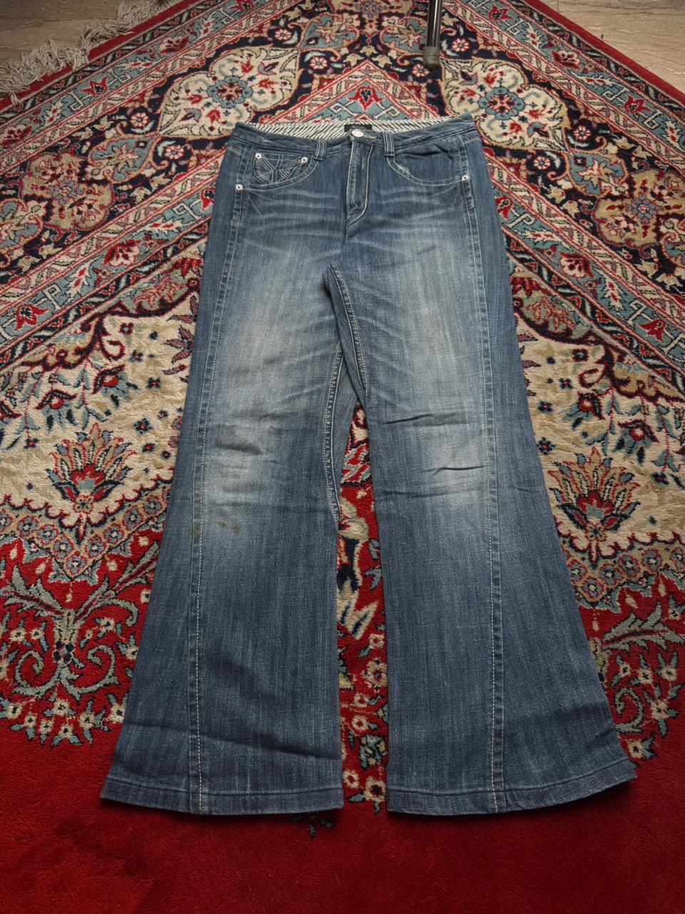 CAROUGE EXCELLENT WIDE FIT EMBROIDERED BACK POCKETS DARK WASH JEANS - 28