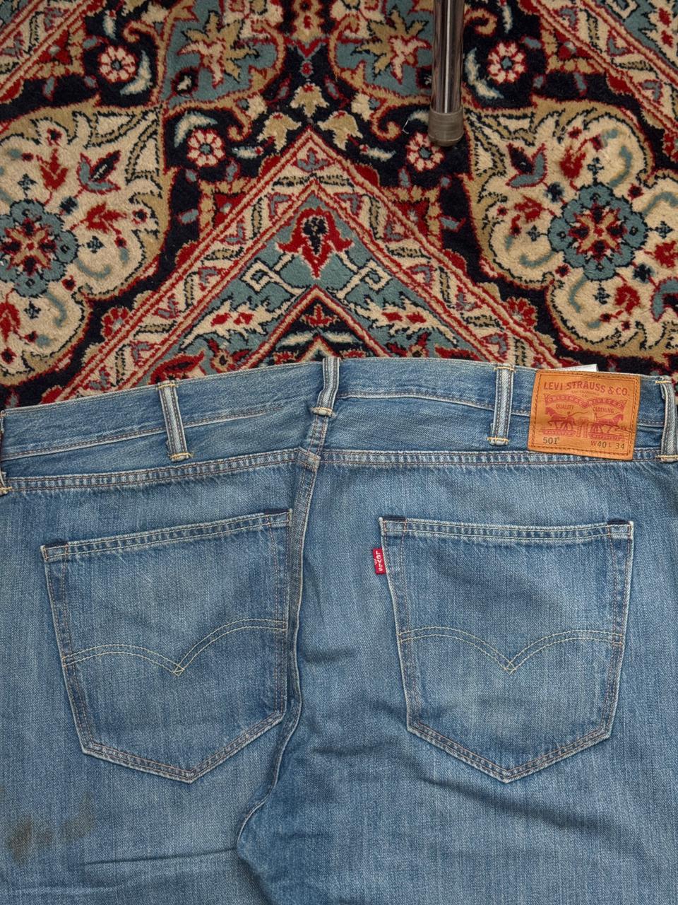 LEVI'S 501 ORIGINAL STRAIGHT FIT MEDIUM WASH JEANS - 40