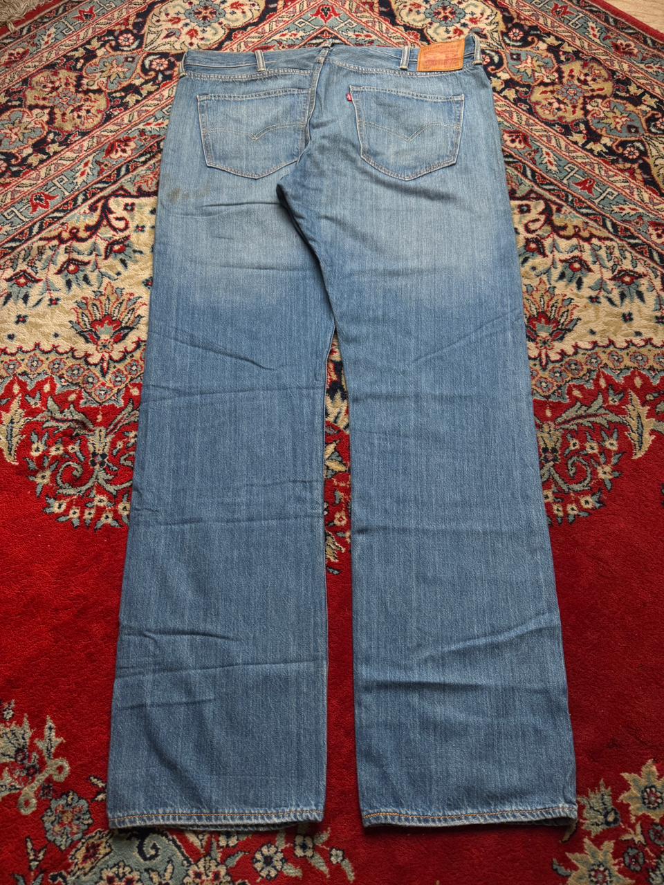 LEVI'S 501 ORIGINAL STRAIGHT FIT MEDIUM WASH JEANS - 40